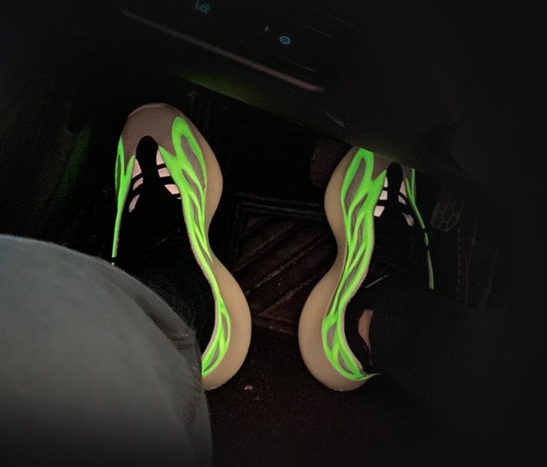 CUBICS V3 YEZY 700 Glow - Black Grey