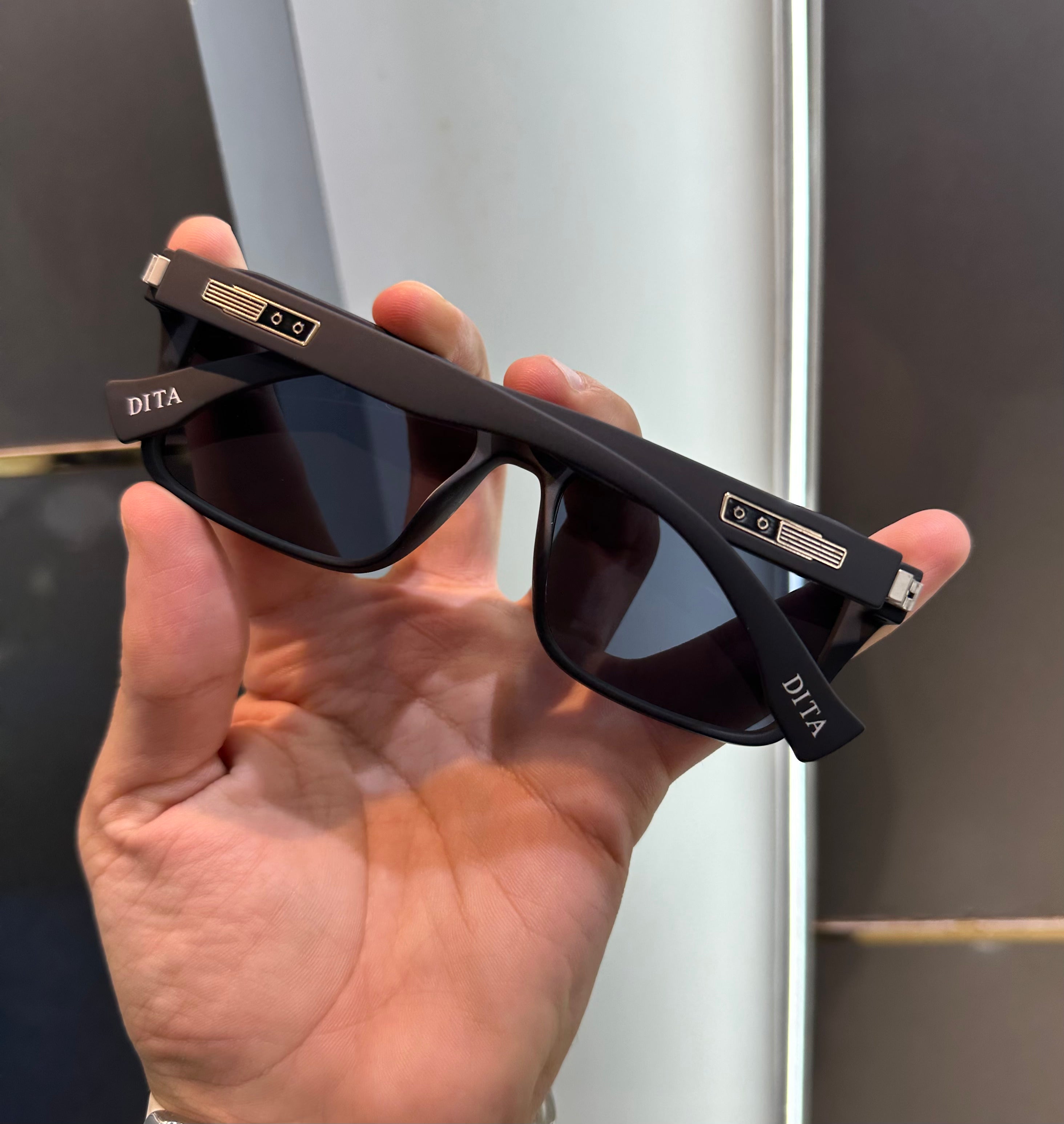 DIT A Black 8956 Ultimate Luxury Shade With Original Packaging