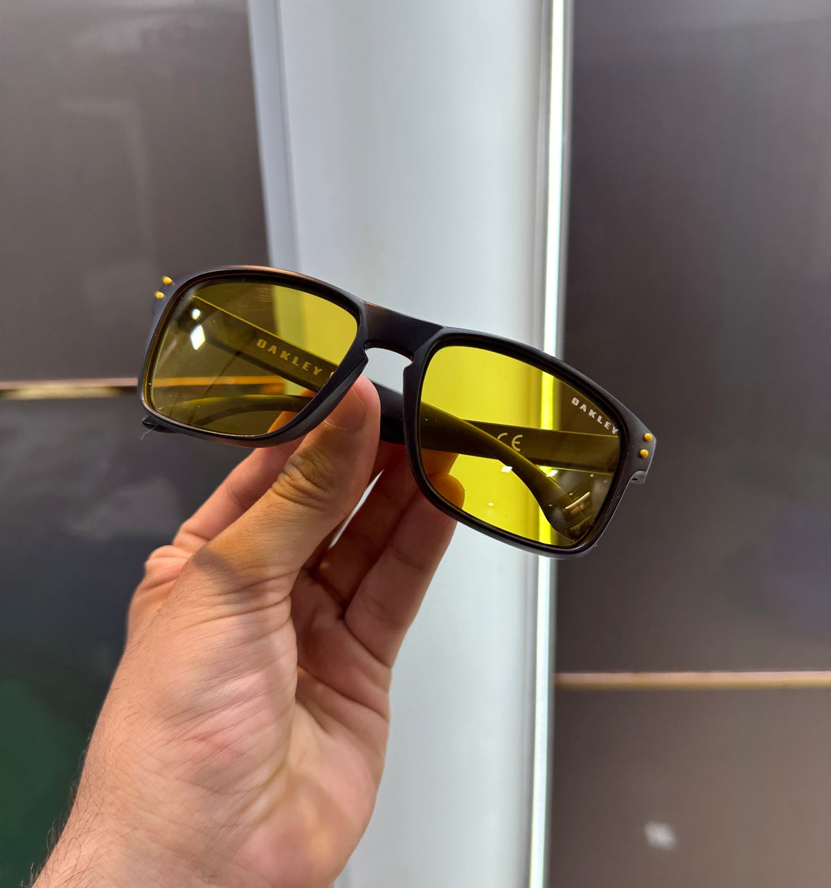 Oakl ey 3056 Black Yellow Ultimate Luxury Shade With Original Packaging